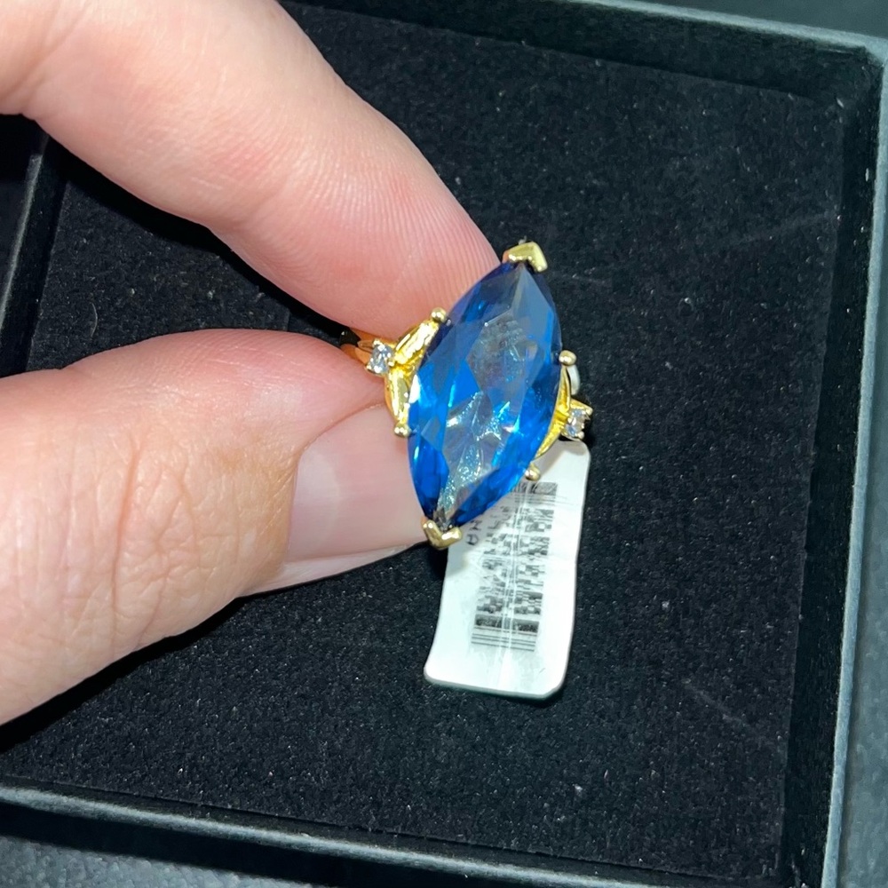 Elegant Blue and Gold Women's Ring